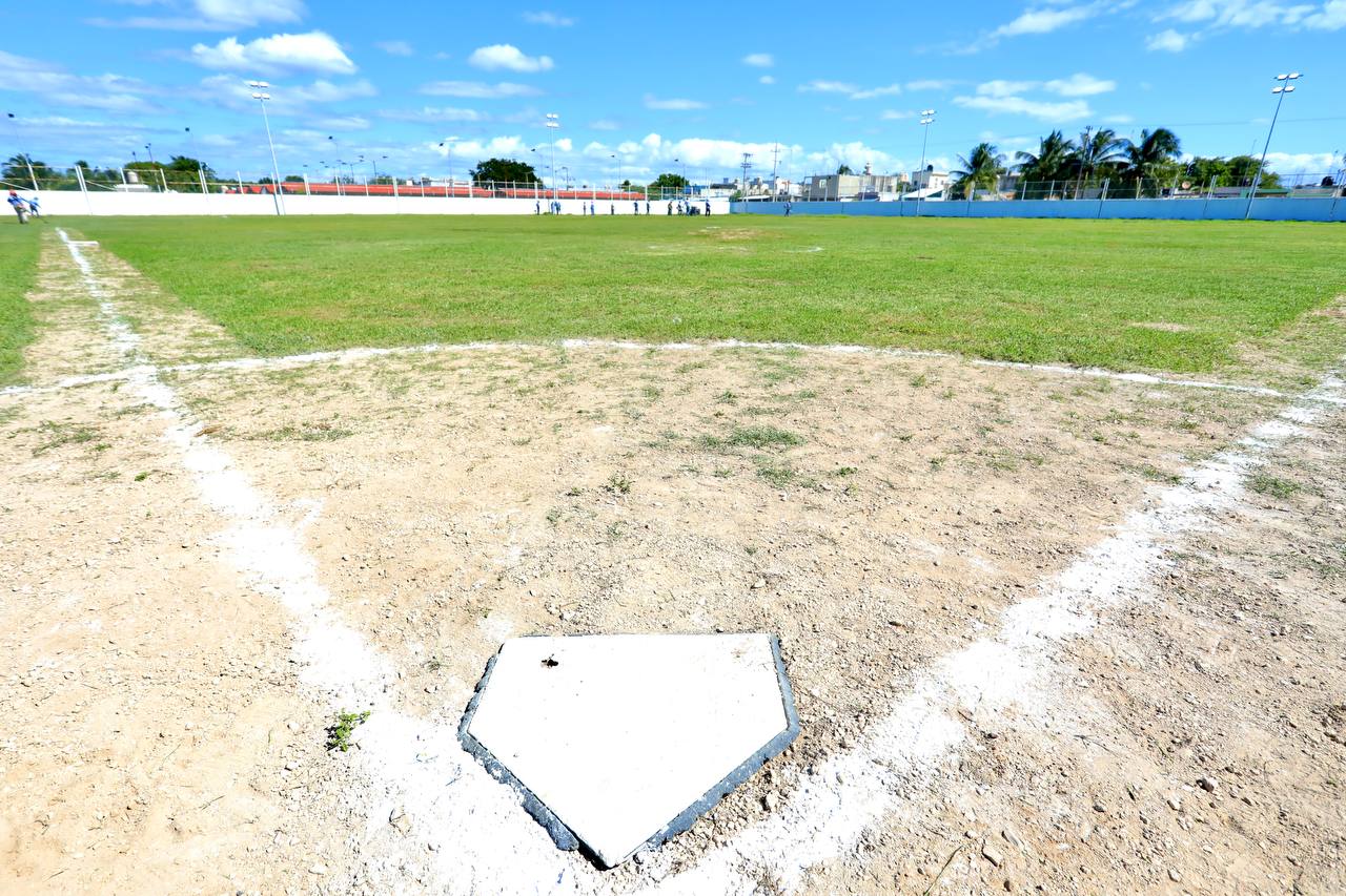 Puerto Aventuras ya tiene un campo de béisbol renovado