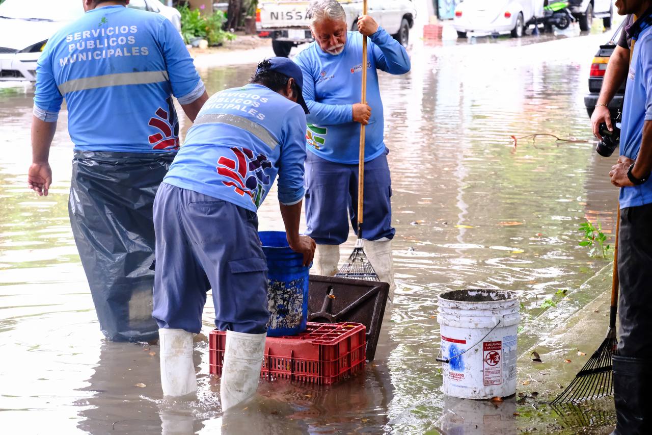 Activan operativo de limpieza de alcantarillas por fuertes lluvias
