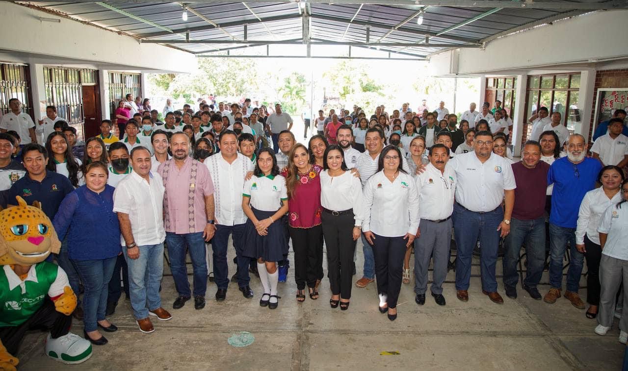 Mara Lezama equipa al CECyTE “Leona Vicario” para uso de sus estudiantes