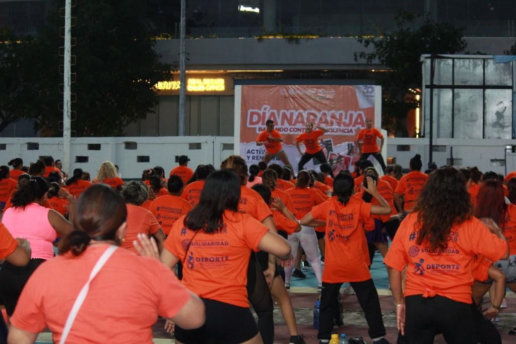 Solidarenses conmemoran Día Naranja bailando contra la violencia