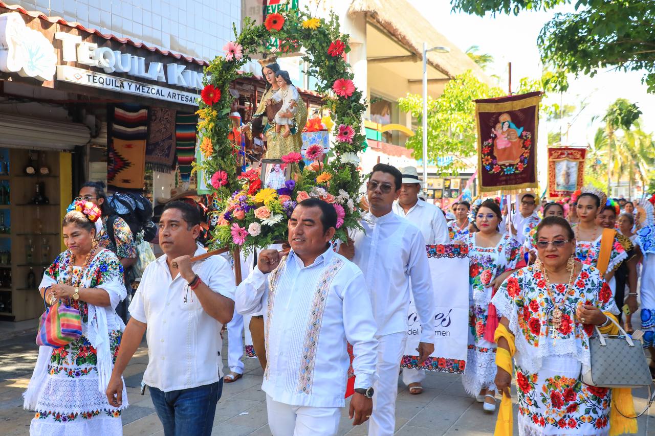 Con procesión, gremio Fundadores da realce a la Feria del Carmen
