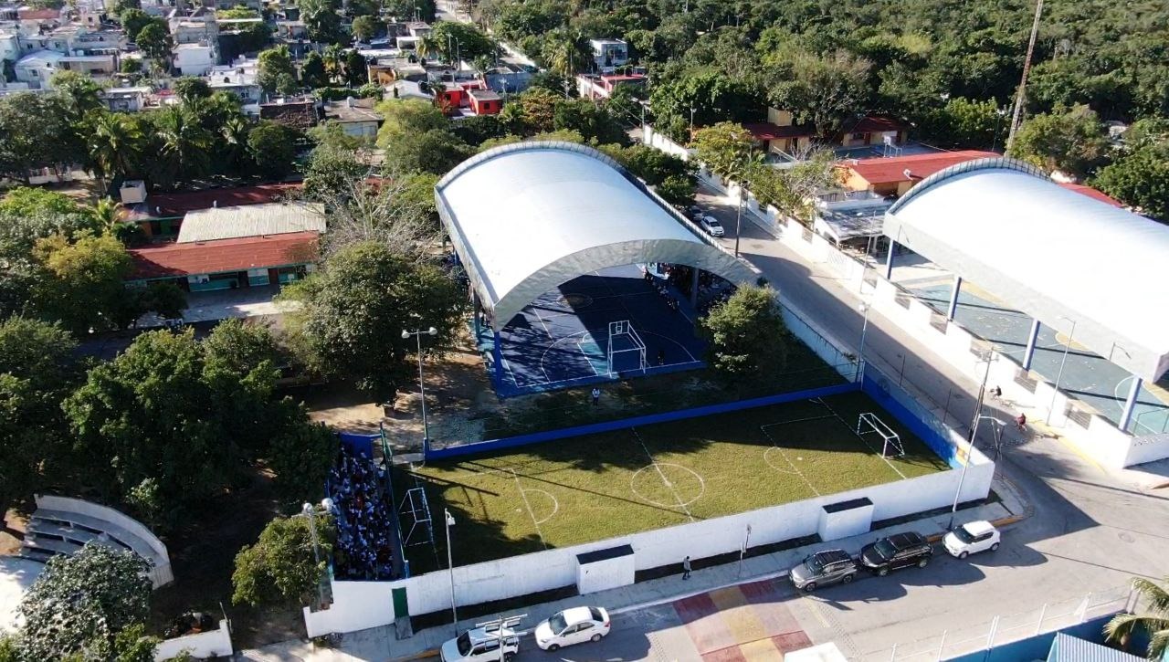 Inauguran espacios deportivos en primaria de Puerto Aventuras